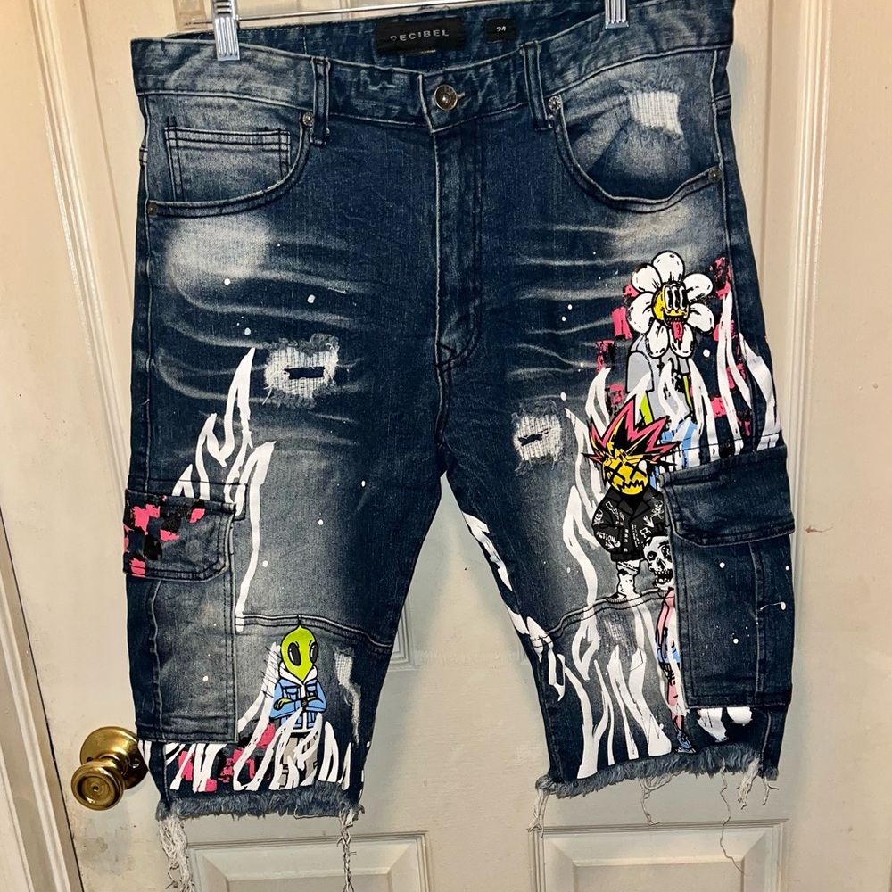 DECIBEL Martians Aliens Flowers Distressed Denim Jean Shorts. Waist 34.